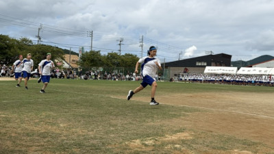 ③ (32)
